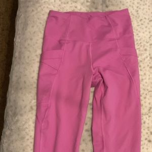 super cute ribbed pink leggings with side pockets!